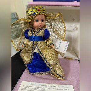 New Madame Alexander Guinevere From Camelot 13570 8” tall brand w/ necklace